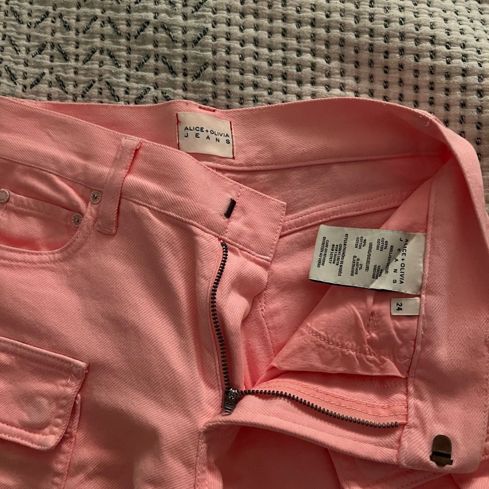Alice + Olivia pink cargo pants size 24 - Picture 2 of 2